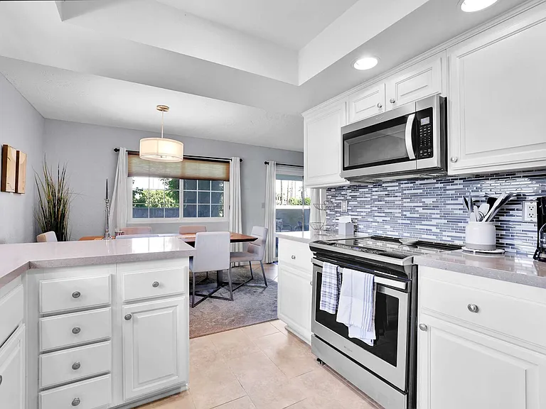 E Waverly Dr — Photo 4