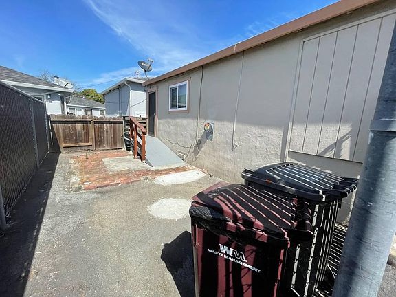 4th image of 1635 Mono Ave APT B