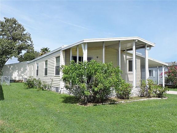 3rd image of 615 Amaryllis Dr