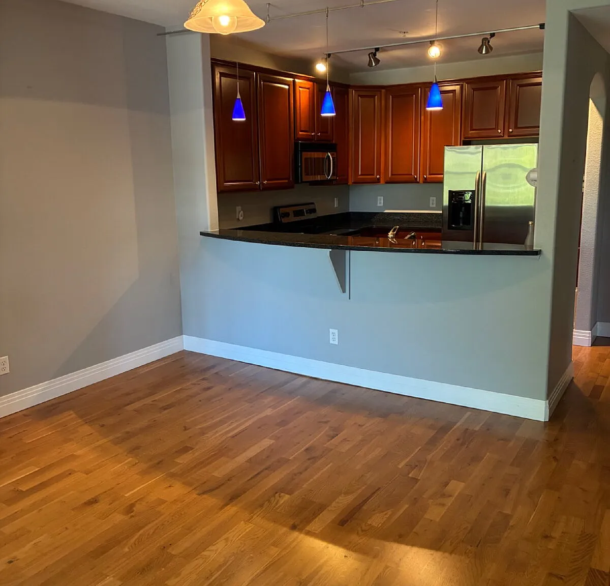 2 bed, 2.0 bath, 1100 sqft, $2,250 — Photo 2