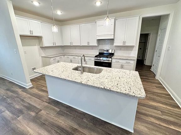 5th image of 7436 Newbury Dr
