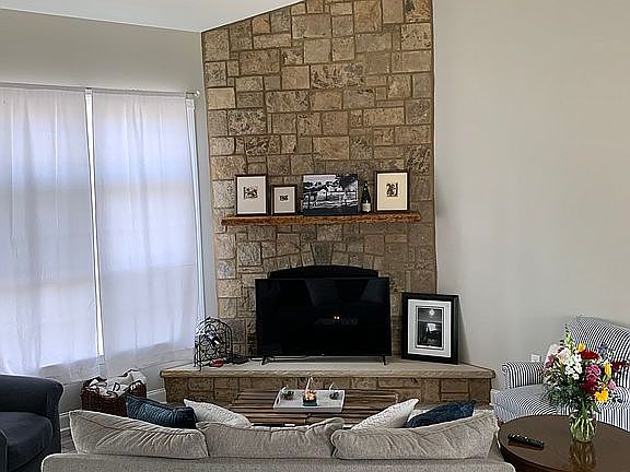 3rd image of 343 Lakeview Dr