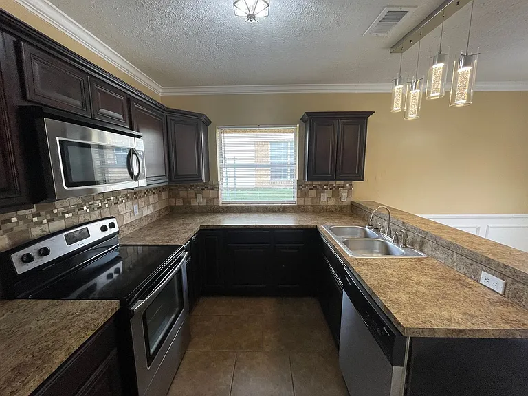 2224 Forestbrook Dr — Photo 10