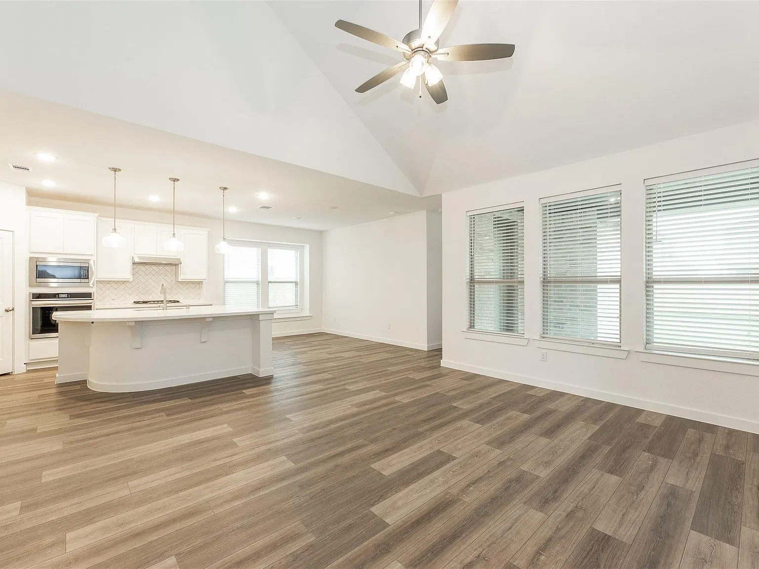 4 bed, 3.5 bath, 2400 sqft, $3,150 — Photo 3