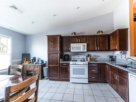 5th image of 1104 Blue Bell Way