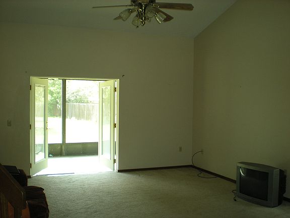 2nd image of 4860 Winchester Dr
