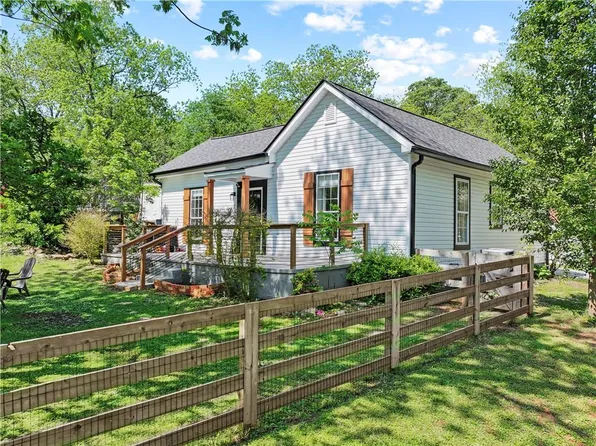 6261 Grove St, Lula, GA 30554