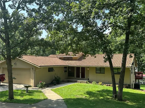 282 Lake Viking Ter, Gallatin, MO 64640