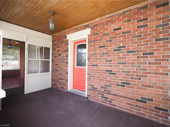 2nd image of 33 Main St E