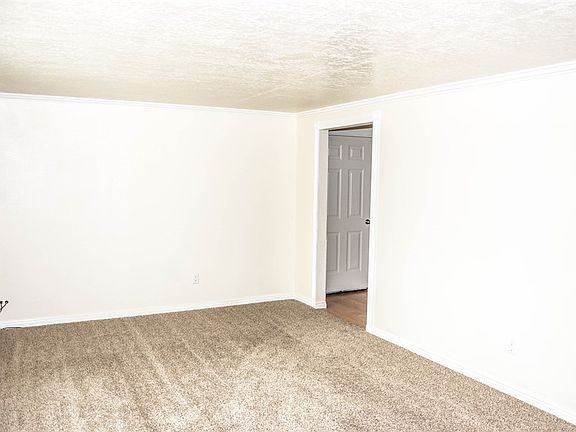 3rd image of 3815 E Geneva Dr