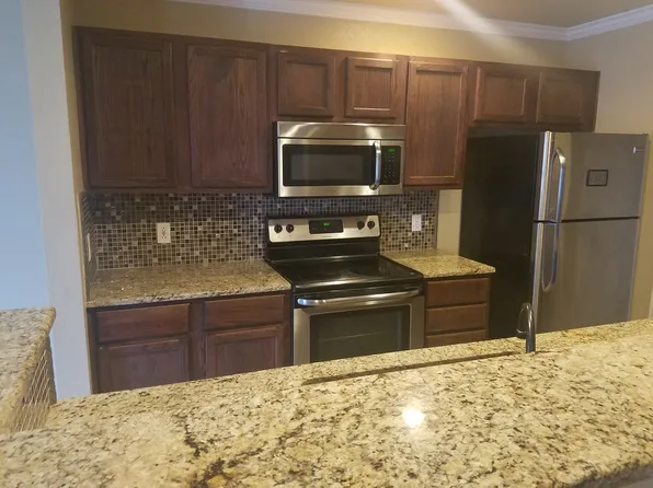 906 W Melmar Dr, Fayetteville, AR 72703