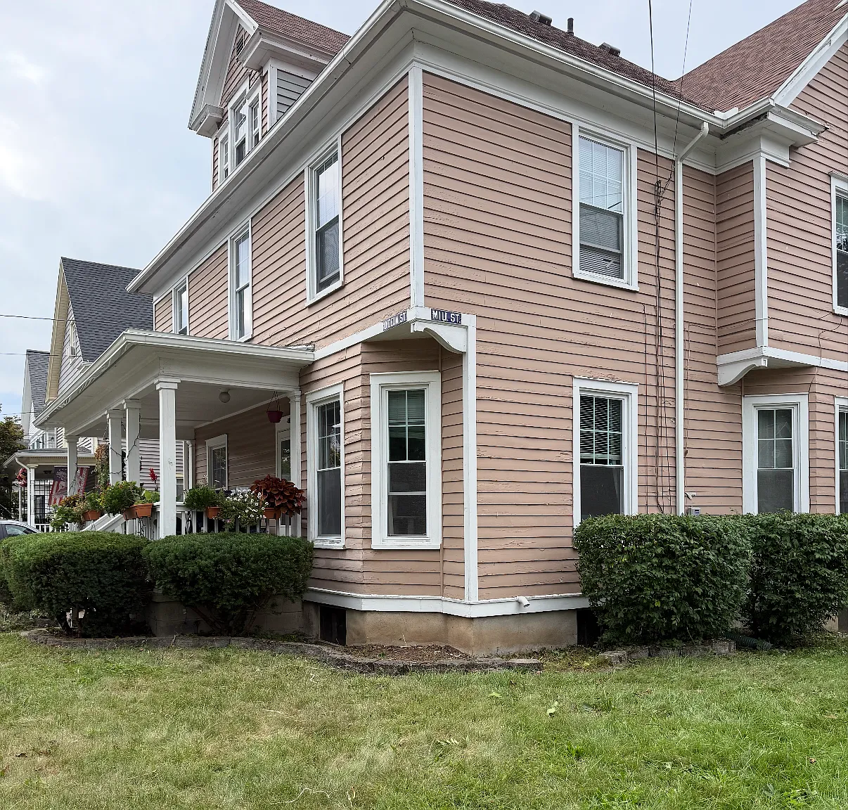 3 bed, 1.5 bath, 1360 sqft, $1,850 — Photo 1