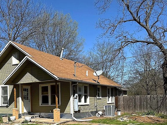 3rd image of 620 W 12th St