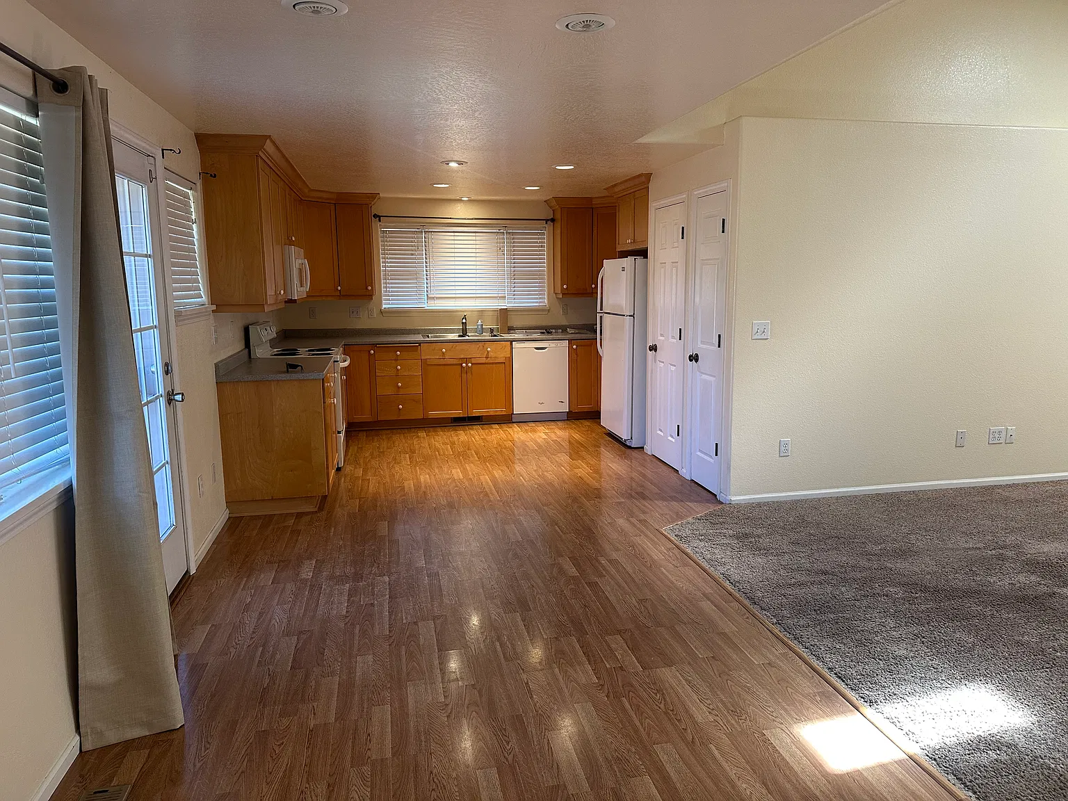 3 bed, 1500 sqft, $2,500 — Photo 4