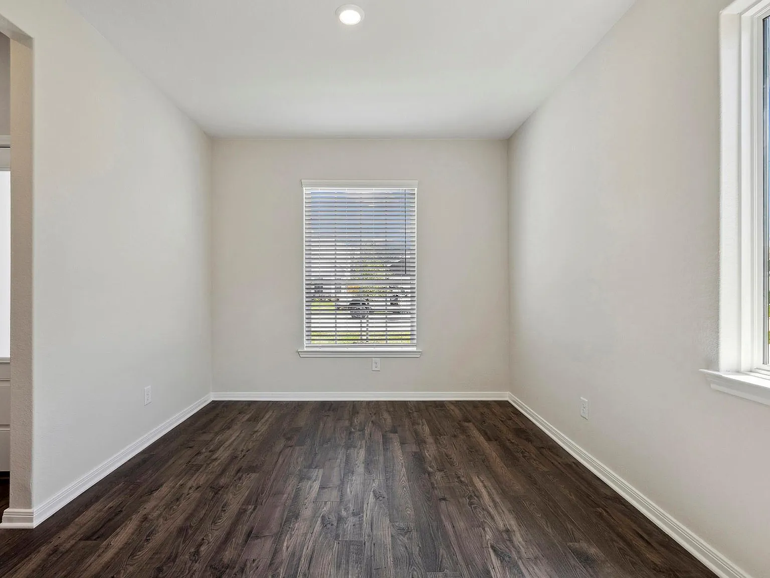 3 bed, 2.0 bath, 1570 sqft, $2,175 — Photo 4