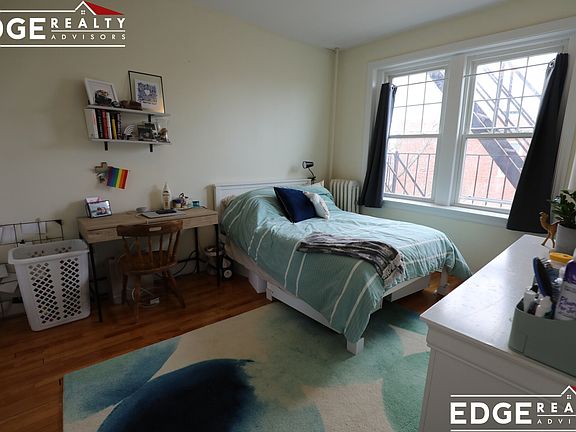 4th image of 164 Strathmore Rd APT 21