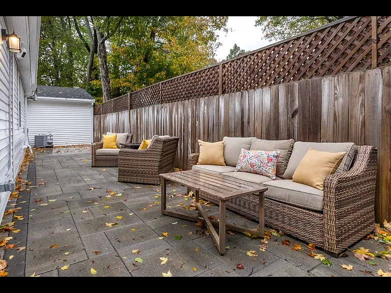 32 Billings St — Photo 9