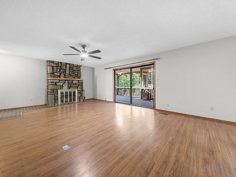 3 Joanie Ln — Photo 27