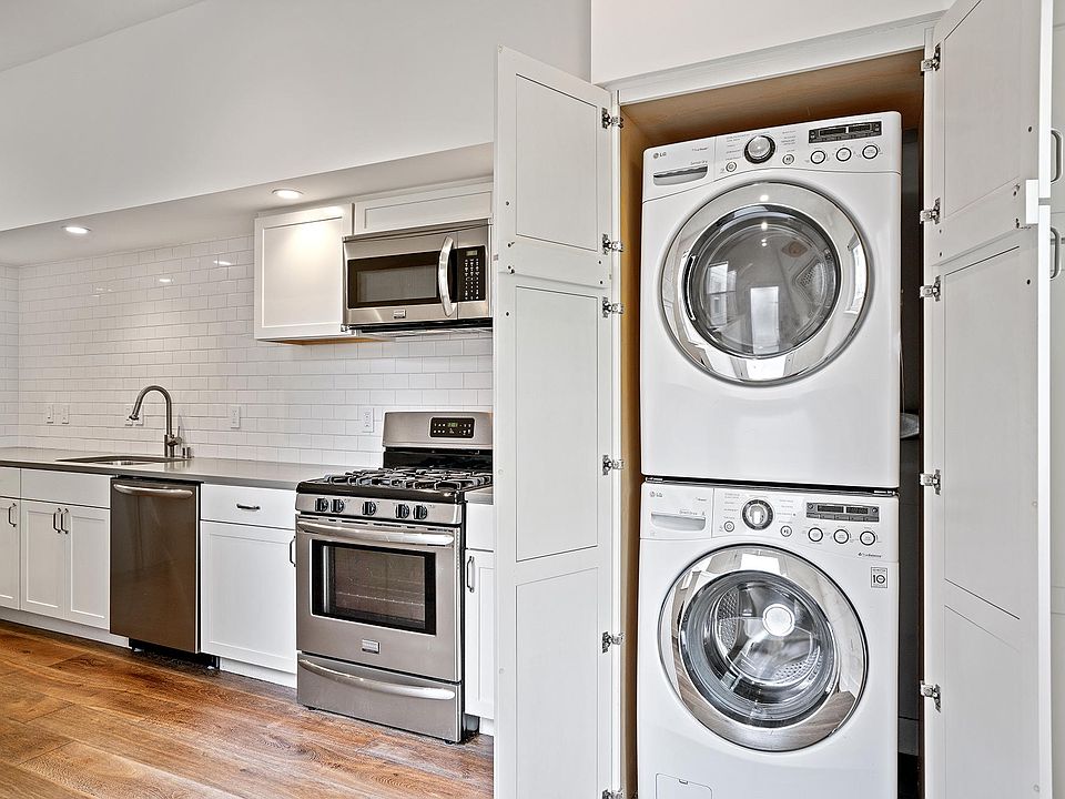 1st image of 468 Waller St