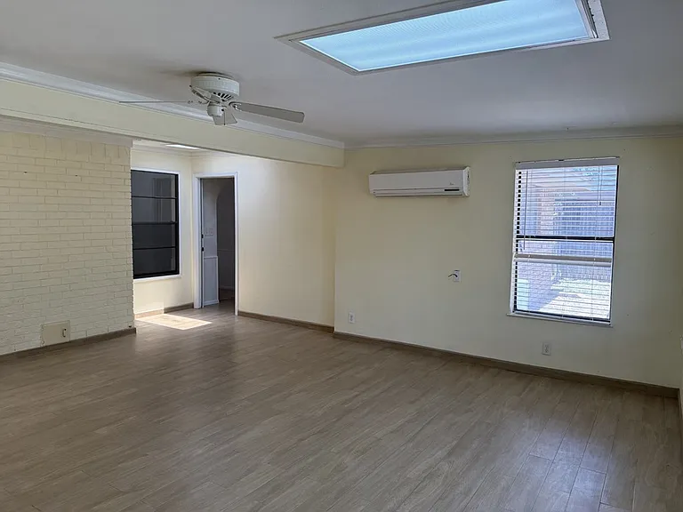4211 Russell Dr — Photo 17