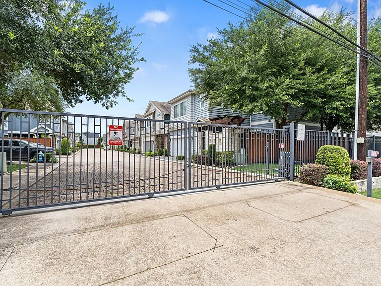 8904 Aventino Way — Photo 30