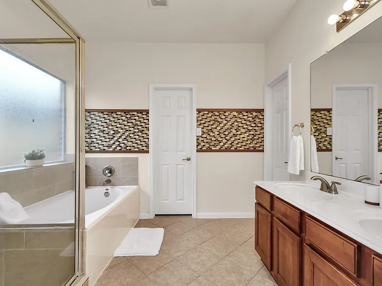 2626 Orchard Creek Ln — Photo 23