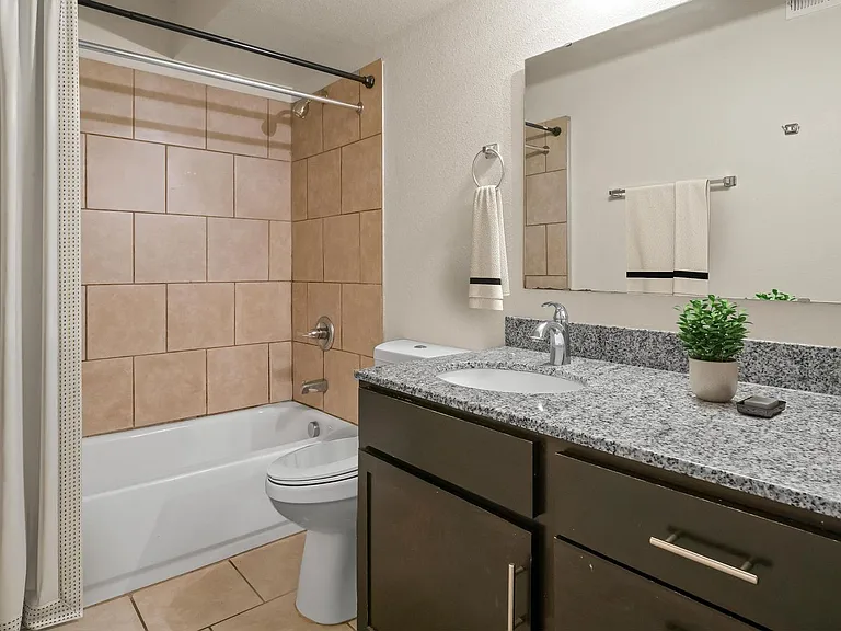 Westport Crossing Apartments — Photo 11