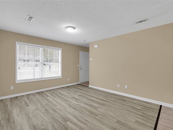 5th image of 213 Springfield Cir