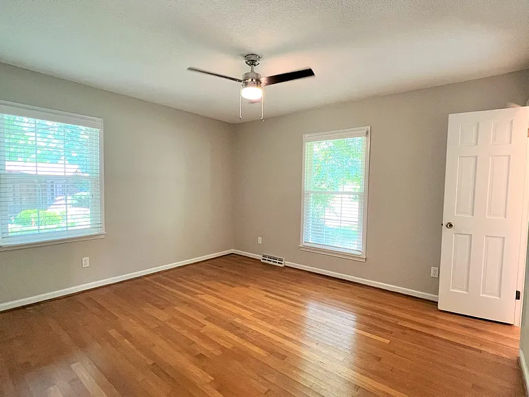 928 Brentwood Dr — Photo 10