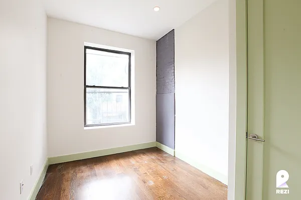 Rented by REZI | media 31