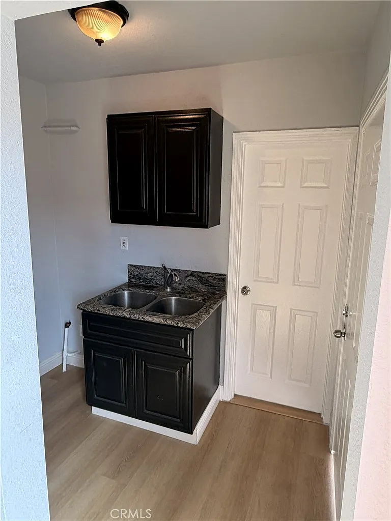 1 bed, 300 sqft, $1,400 — Photo 3