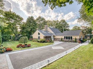 356 I U Willets Rd, Roslyn Heights, NY 11577