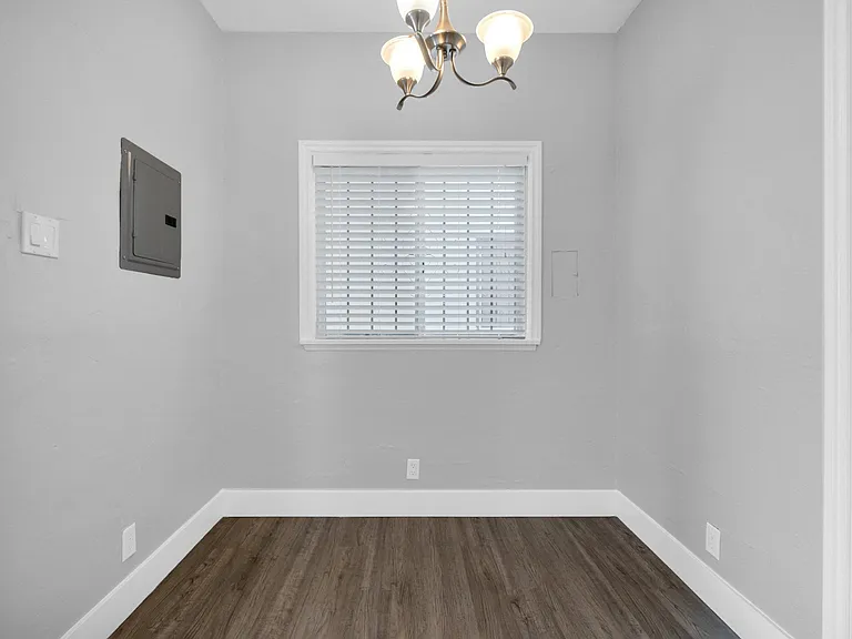 1211 Magnolia Ave. — Photo 4