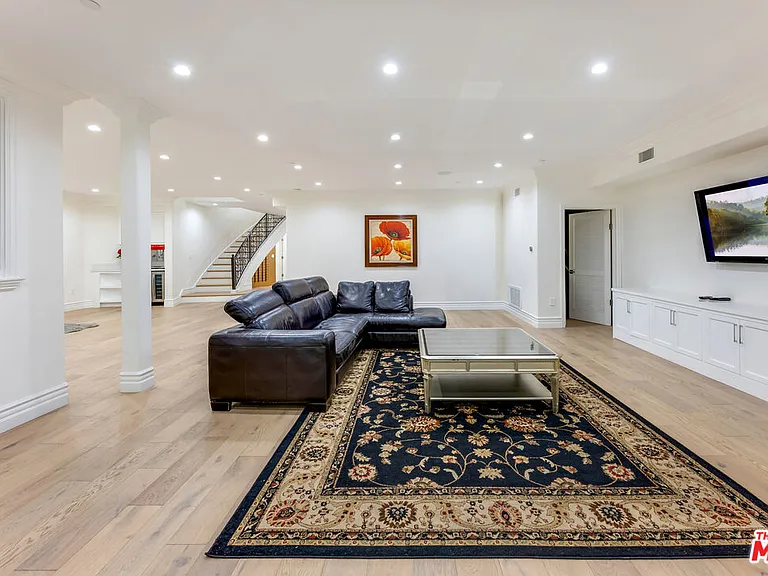 391 S Saltair Ave — Photo 24