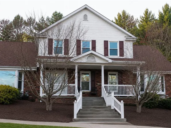 2358 Golfview Dr, Pittsburgh, PA 15241