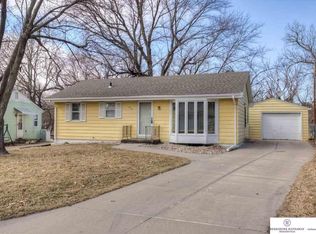7710 Richmond Dr, Omaha, NE 68134