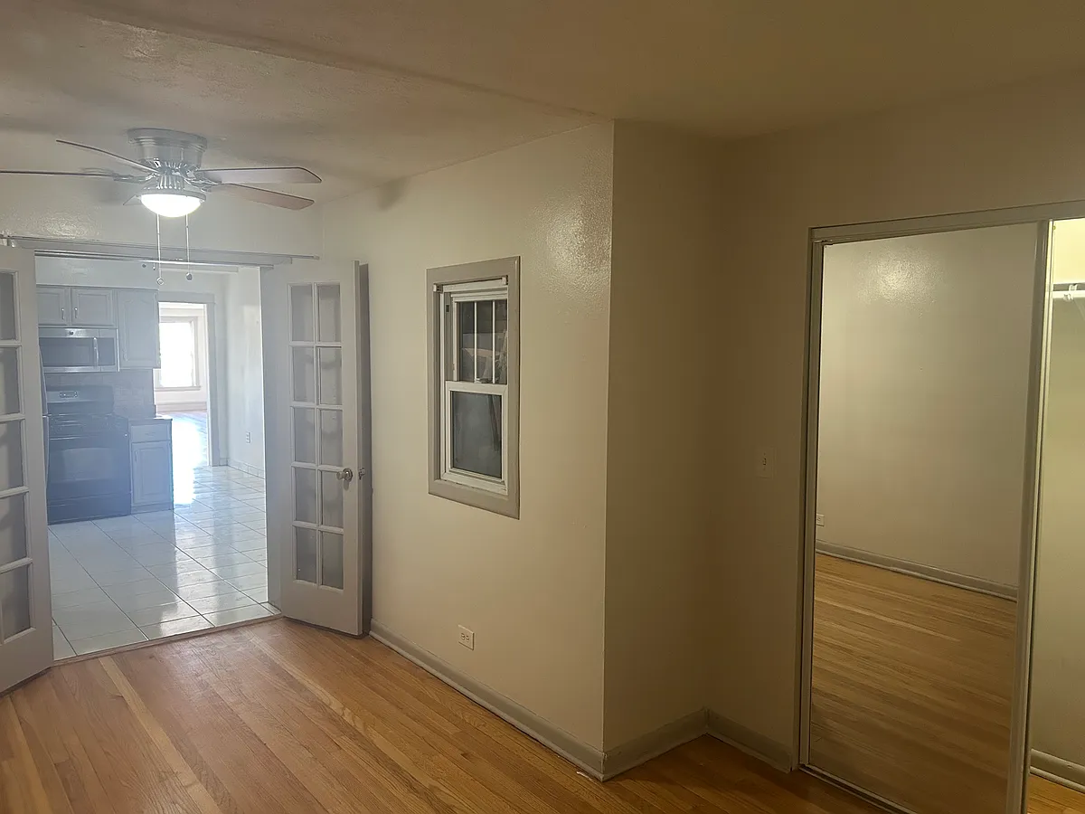 Building Photo - 6207 W Diversey Ave #2N