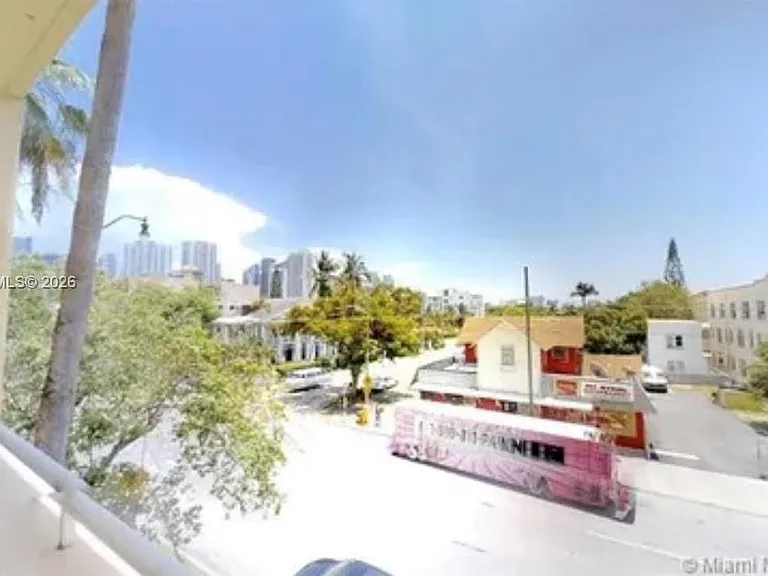 501 SW 1st St #311 — Photo 3
