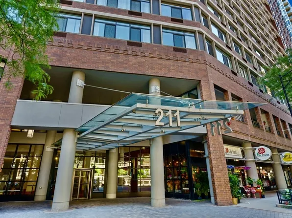 211 E Ohio St, Chicago, IL