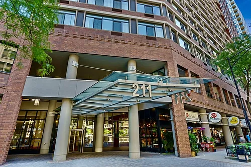 211 E Ohio St #1006 Photo 1