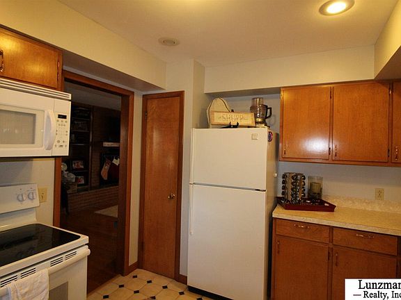 4th image of 1051 Central Ave