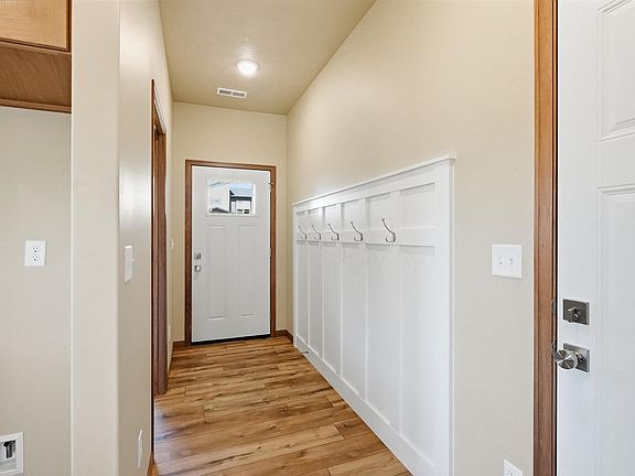 2nd image of 800 N Marquette Pl