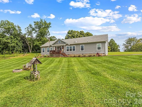 3rd image of 3740 Bennett Rd