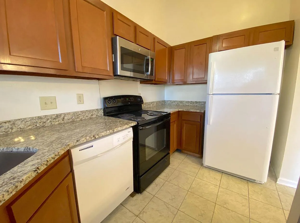 3 bed, 1229 sqft, $2,175 — Photo 3