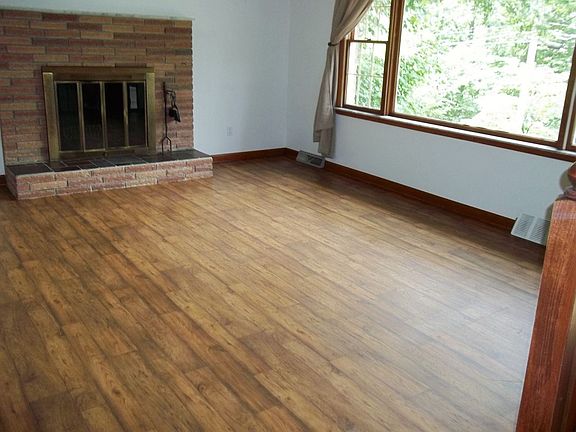 4th image of 19 Joneswood Dr