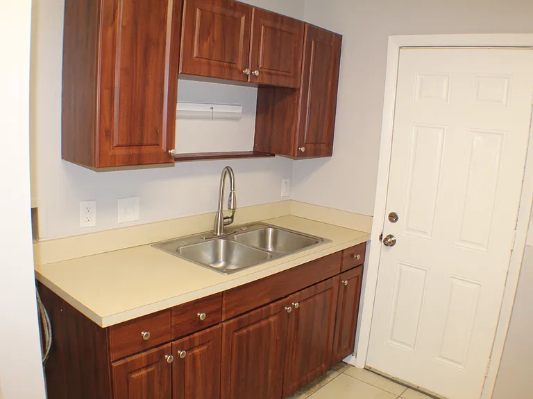 857 Lyndhurst St #D — Photo 3