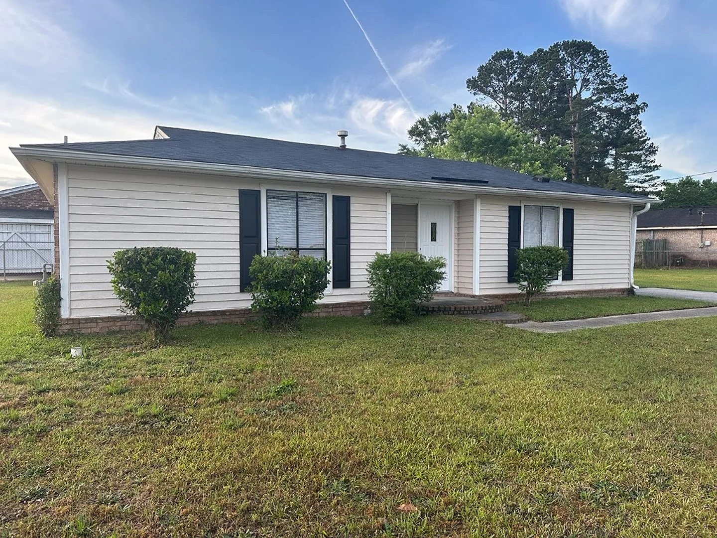 Renovated 3 bedroom, 2 bath on corner lot! — Photo 1