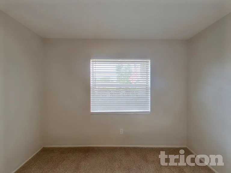 125 Hidden Lake Dr — Photo 9