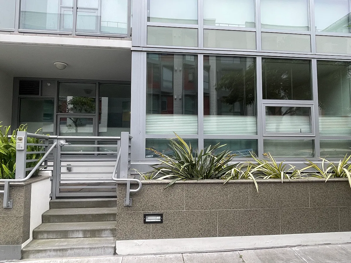 Enjoy the convenience of a private entrance with direct access to a quiet, low-traffic street. Perfect for easy pet walks, quick food deliveries, or welcoming guests. - 435 China Basin St #116