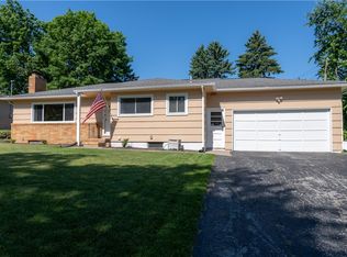 35 Twin Rd, Rochester, NY 14609